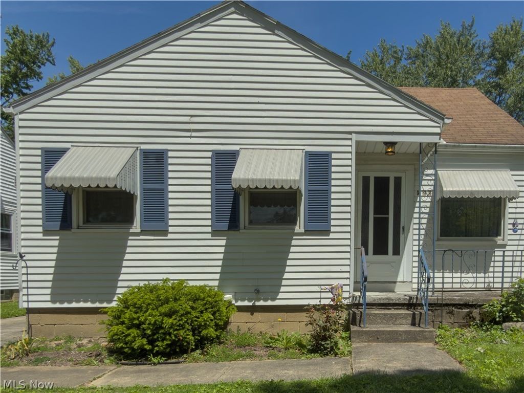 Photo of 626 Princeton Avenue, Elyria, OH 44035 (MLS # 5212218)