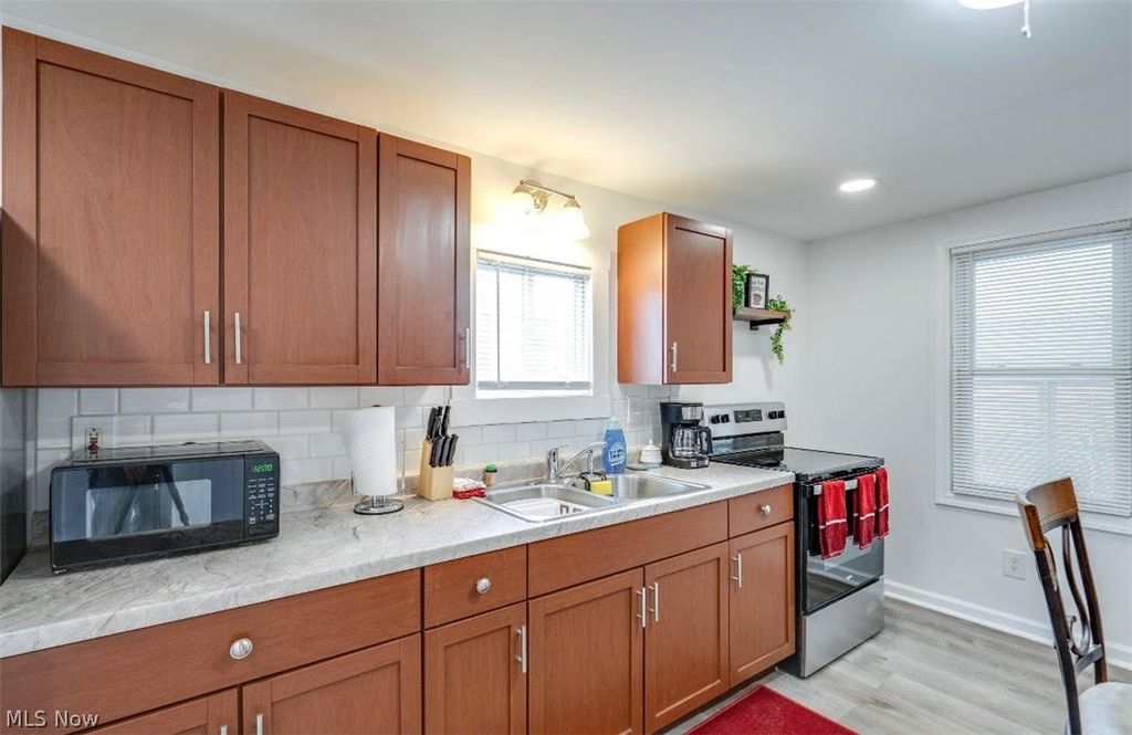 Photo of 4924 Pearl Road, Cleveland, OH 44109 (MLS # 5204483)