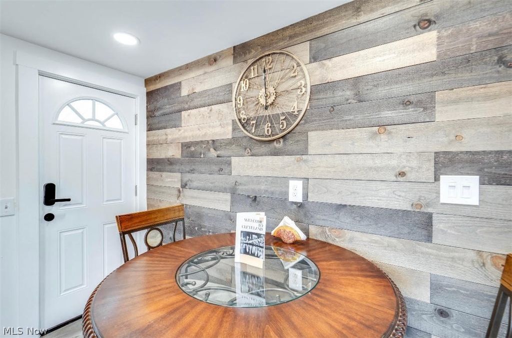 Photo of 4924 Pearl Road, Cleveland, OH 44109 (MLS # 5204483)