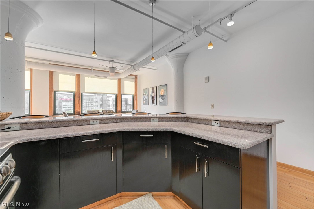 Sincere Bldg Condo - Residential