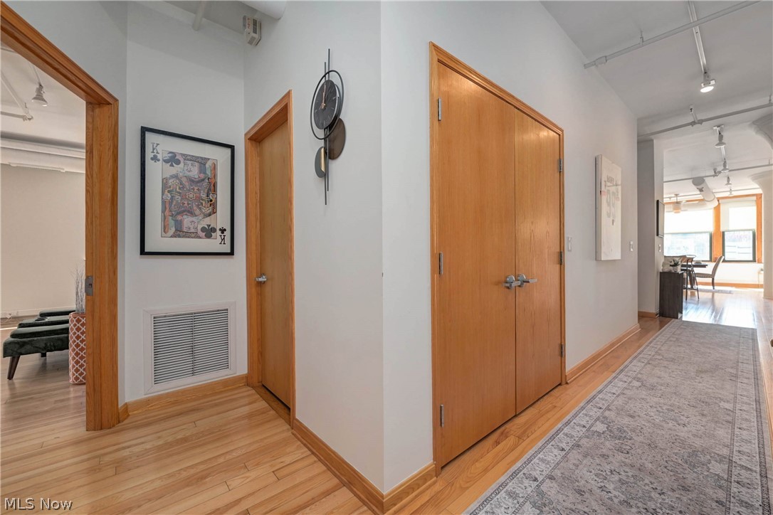 Sincere Bldg Condo - Residential