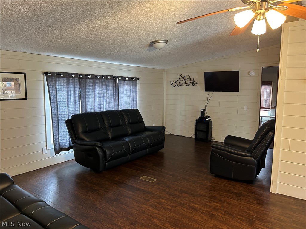 Island Club - Residential