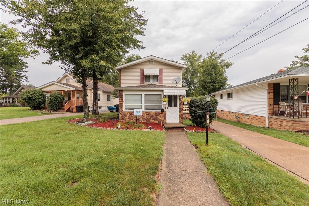 3218 W Ridgewood Drive