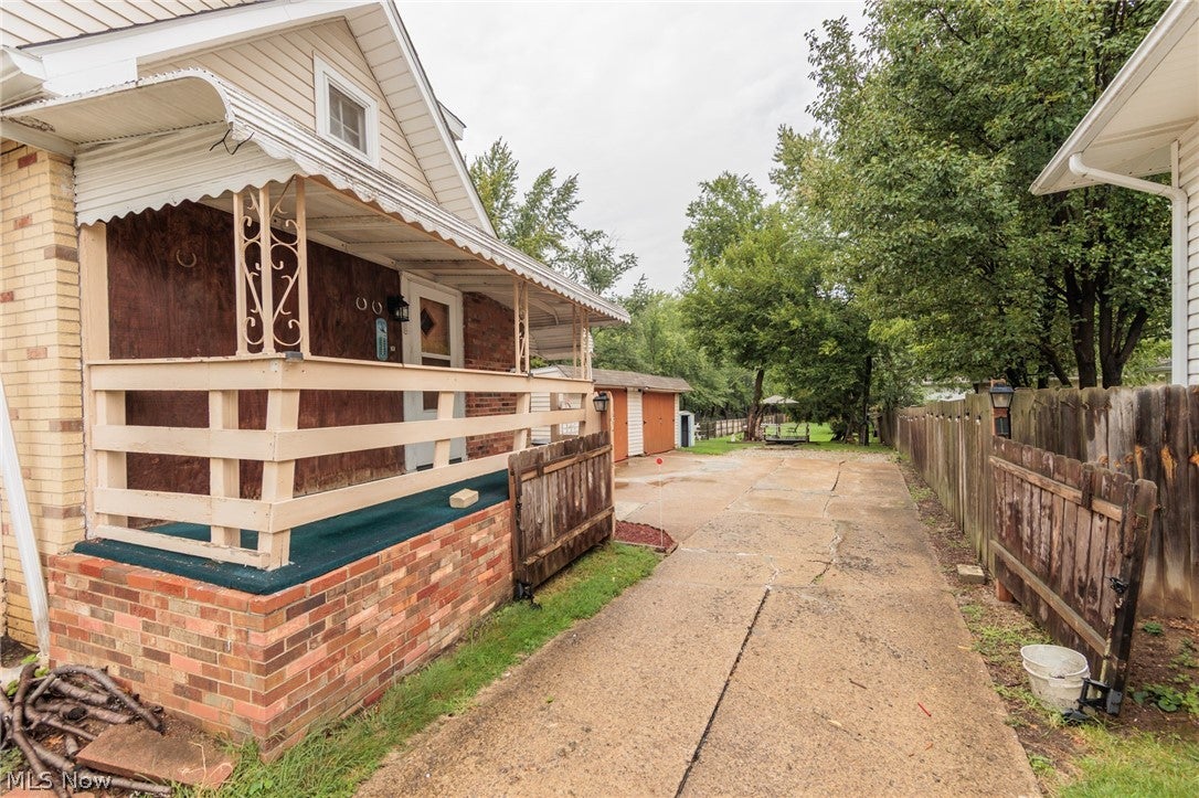3218 W Ridgewood Drive
