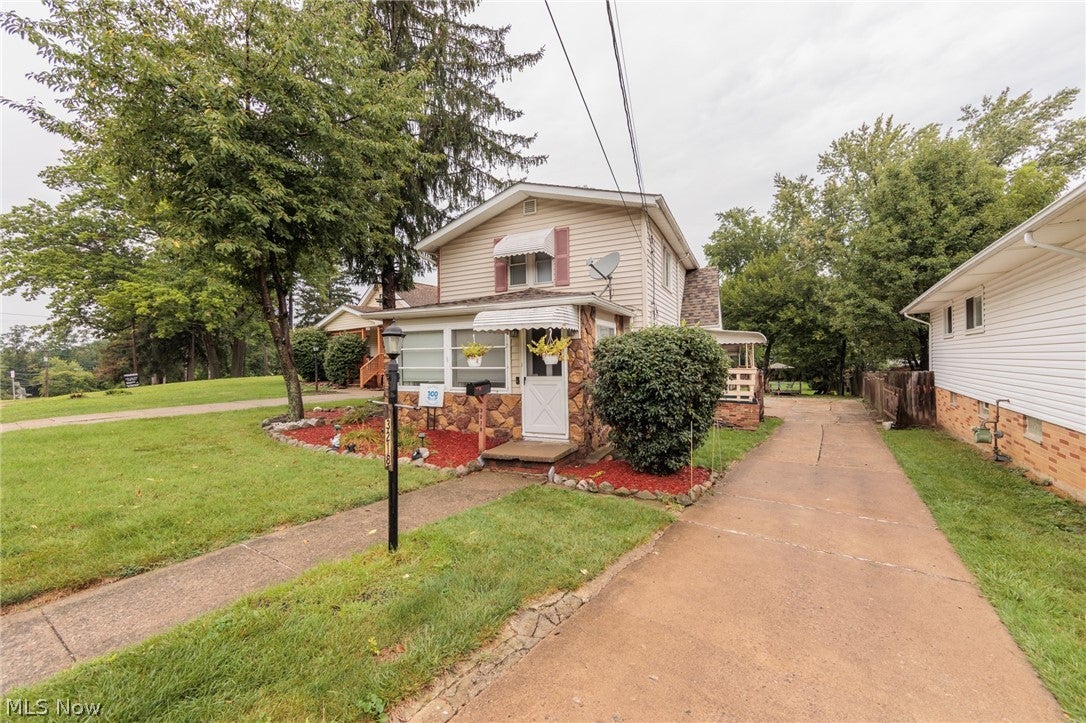 3218 W Ridgewood Drive