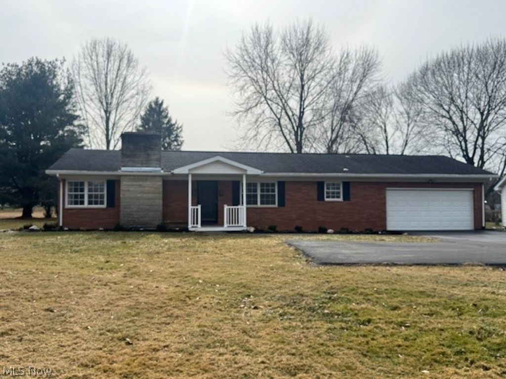 Photo of 1050 Lake View Drive, Zanesville, OH 43701 (MLS # 5188513)