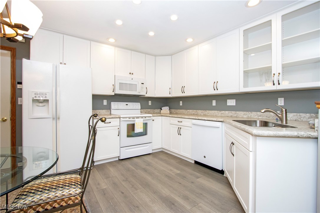 Wooster, Ohio 44691, United States, 2 Bedrooms Bedrooms, ,2 BathroomsBathrooms,Residential,Contingent,183934