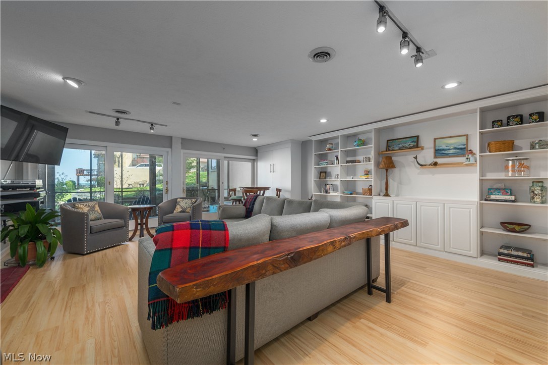 Compass Rose - Residential