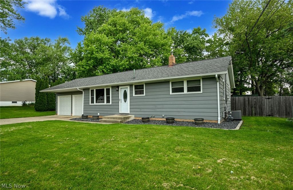 Photo of 5175 Oakvale Street SW, Canton, OH 44706 (MLS # 5210724)