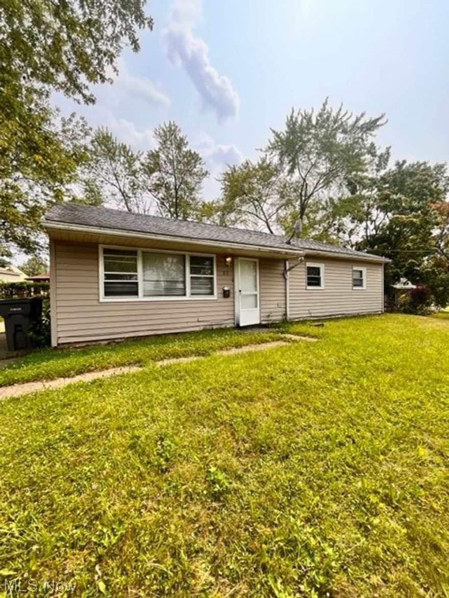 Located in Youngstown is this 3 Bedroom/1 Bath ranch house that includes a living room, kitchen, dine in kitchen area, bedrooms, bathroom and laundry room all on one floor, this house does not have a basement.  The kitchen includes a stove and refrigerator that the tenant maintains.  Monthly rent is $750.00 plus the tenant will pay all utilities.  Full security deposit of $750.00 plus first months rent is due before an approved tenant can move in.  No smoking, no pets and no Section 8.