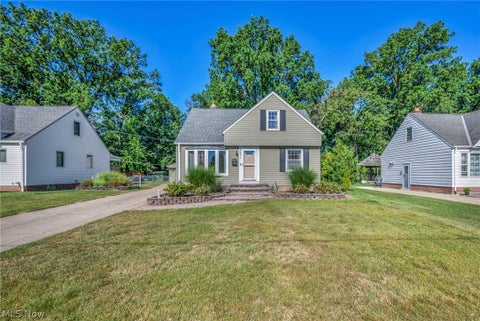 Homes For Sale - 5234 Karen Isle Drive<br/> Willoughby, OH 44094