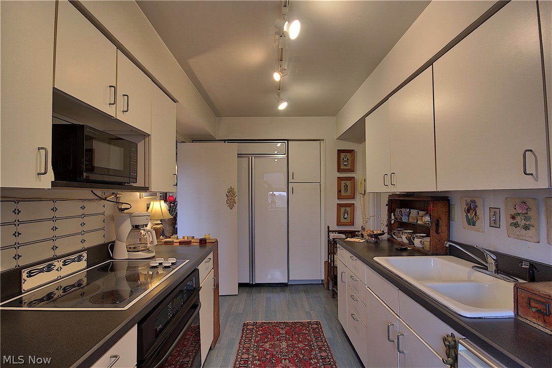 Shaker Towers - Residential