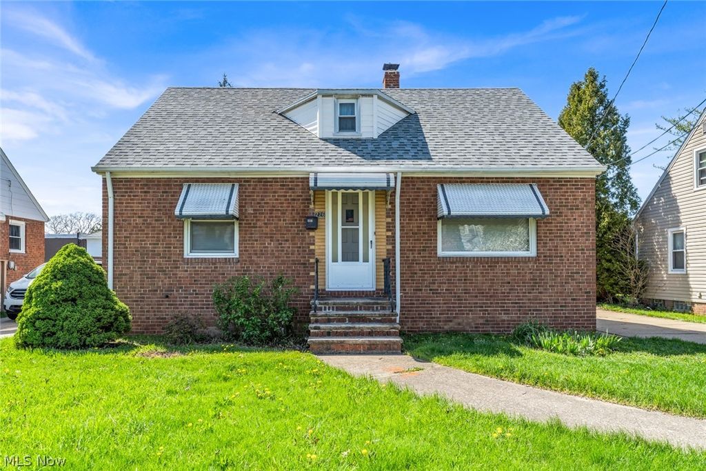 Photo of 226 E 242nd Street, Euclid, OH 44123 (MLS # 5201442)