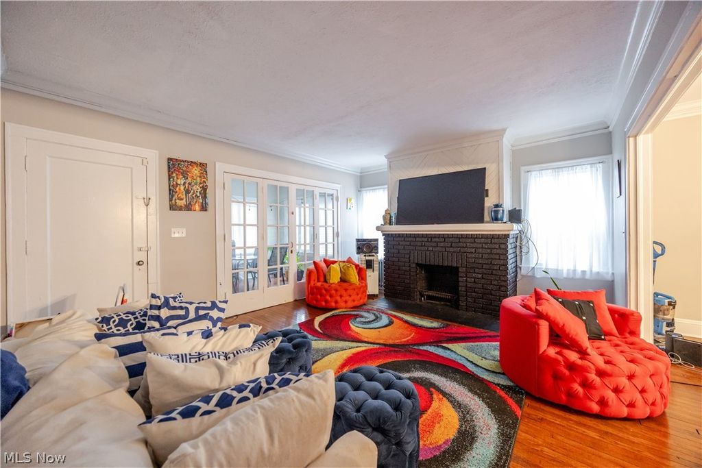 Photo of 3152 E Derbyshire Road, Cleveland Heights, OH 44118 (MLS # 5194244)