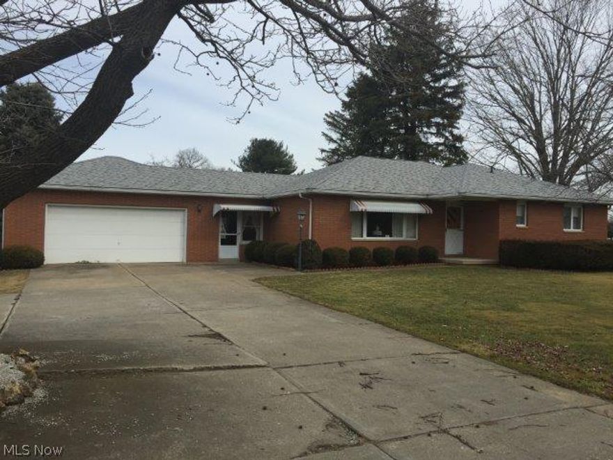 Up for absolute auction is this 3 bedroom 1980 ranch style home. Well built from top to bottom all spread out on .605 acre. Only a short jog into town but easily accesible. This one story living home features craftsmanship and built in cabinetry throughout and has been very well maintained. Join us this saturday for this fine offering