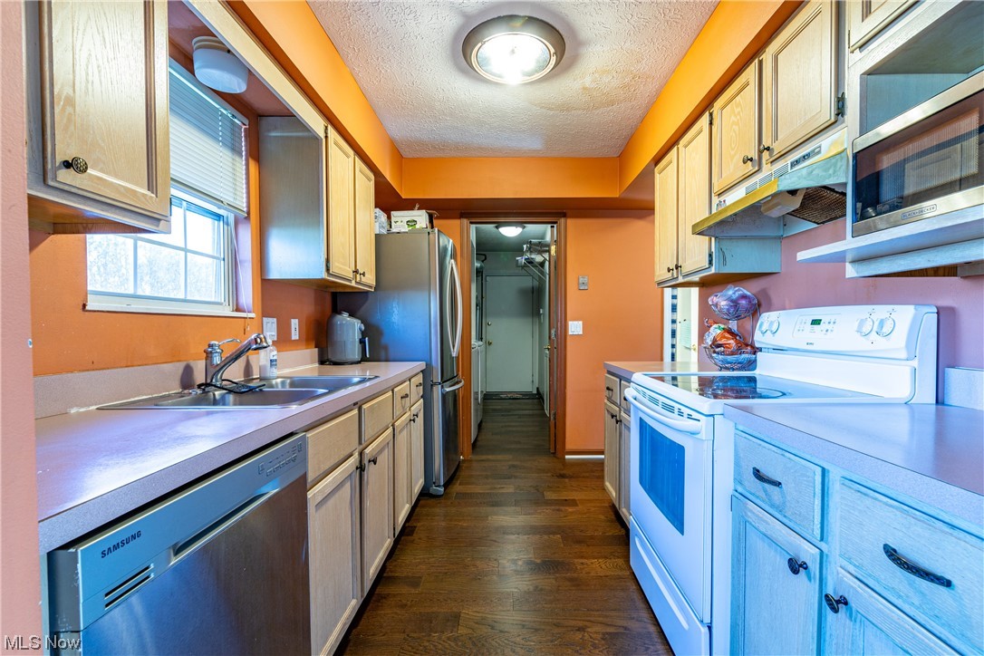 Settlers Village Condo - Residential Lease