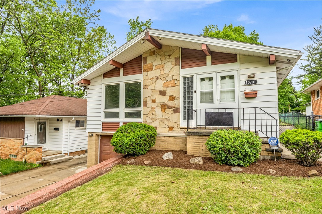 10701 Mountview Avenue, Garfield Heights, Ohio image 1