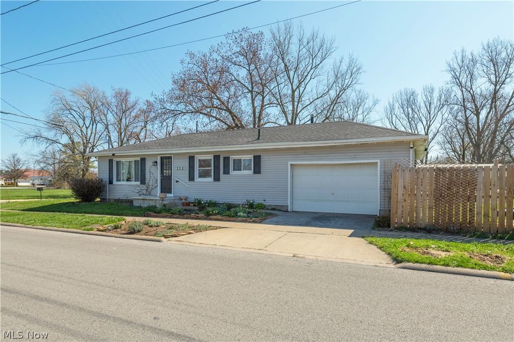 Photo of 906 E Farwell Street, Sandusky, OH 44870 (MLS # 5199956)