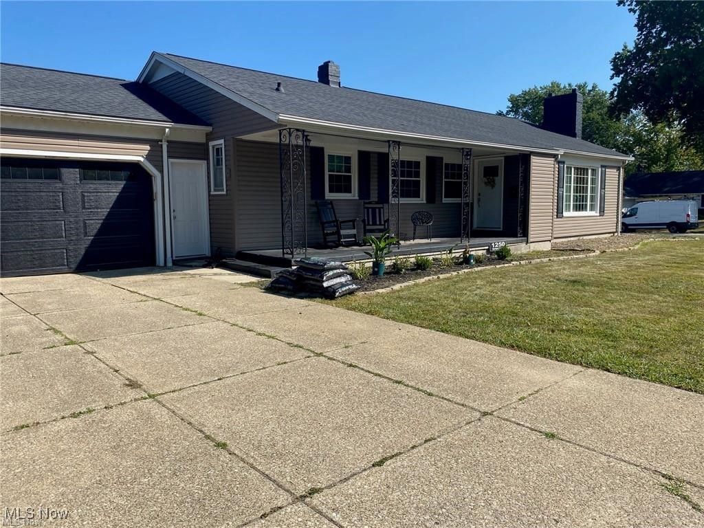 Photo of 1250 Orchard Park Drive, Rocky River, OH 44116 (MLS # 5176237)