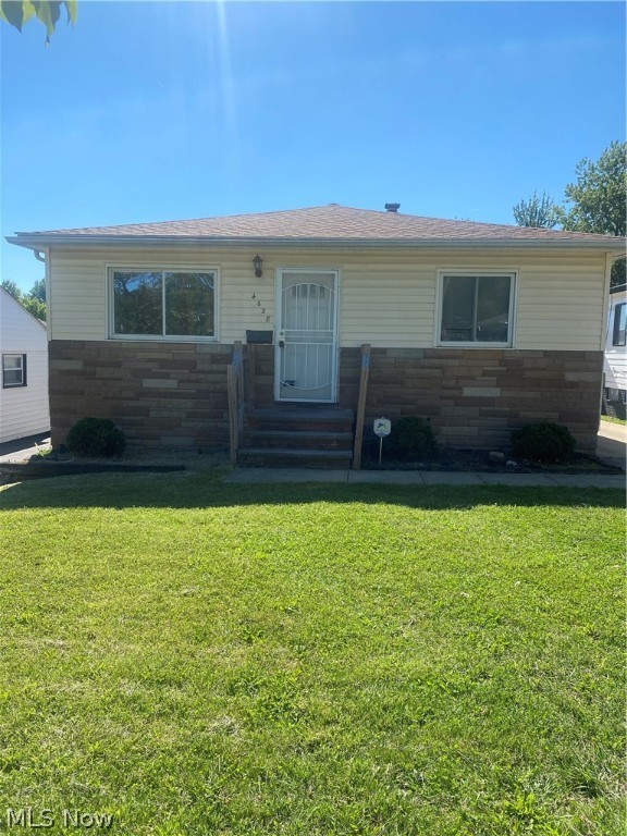 Move in ready!! Ranch style house with 3 spacious bedrooms on the main level. Newly installed laminate flooring and fresh paint throughout the unit. Partially finished basement with half bath. Large backyard includes a deck and detached 2 car garage. This will not last long. Make your appointment to see today. Rental requirements: Less than 3 items in collections, more than 3 is considered conditional. Monthly income of 2.5 times the amount of the monthly rent. Complete Criminal and Eviction Check.$50 Non Refundable App Fee for all Adults who will be occupying the property.Applications can only be completed online.Security Deposit equivalent to one months rent. Section 8 and Eden vouchers welcome.