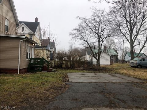 Tiny photo for 822 Highland Road NE, Canton, OH 44704 (MLS # 5187877)