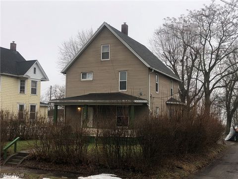 Photo of 822 Highland Road NE, Canton, OH 44704 (MLS # 5187877)