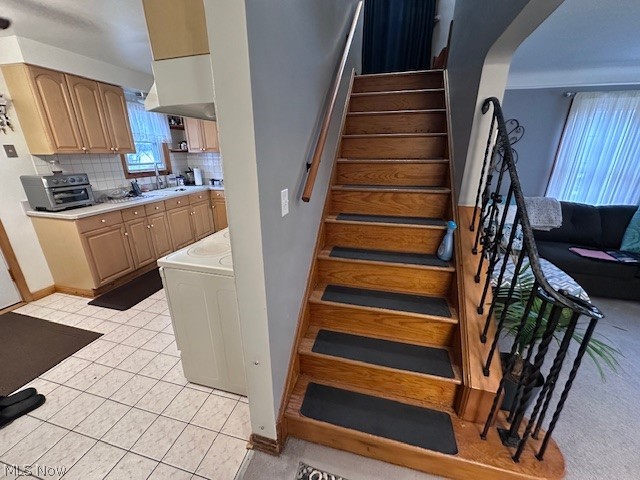 Main image without alt text