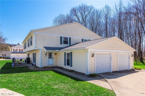 Condo For Sale - 10055 Independence Drive #9B<br/> North Royalton, OH 44133