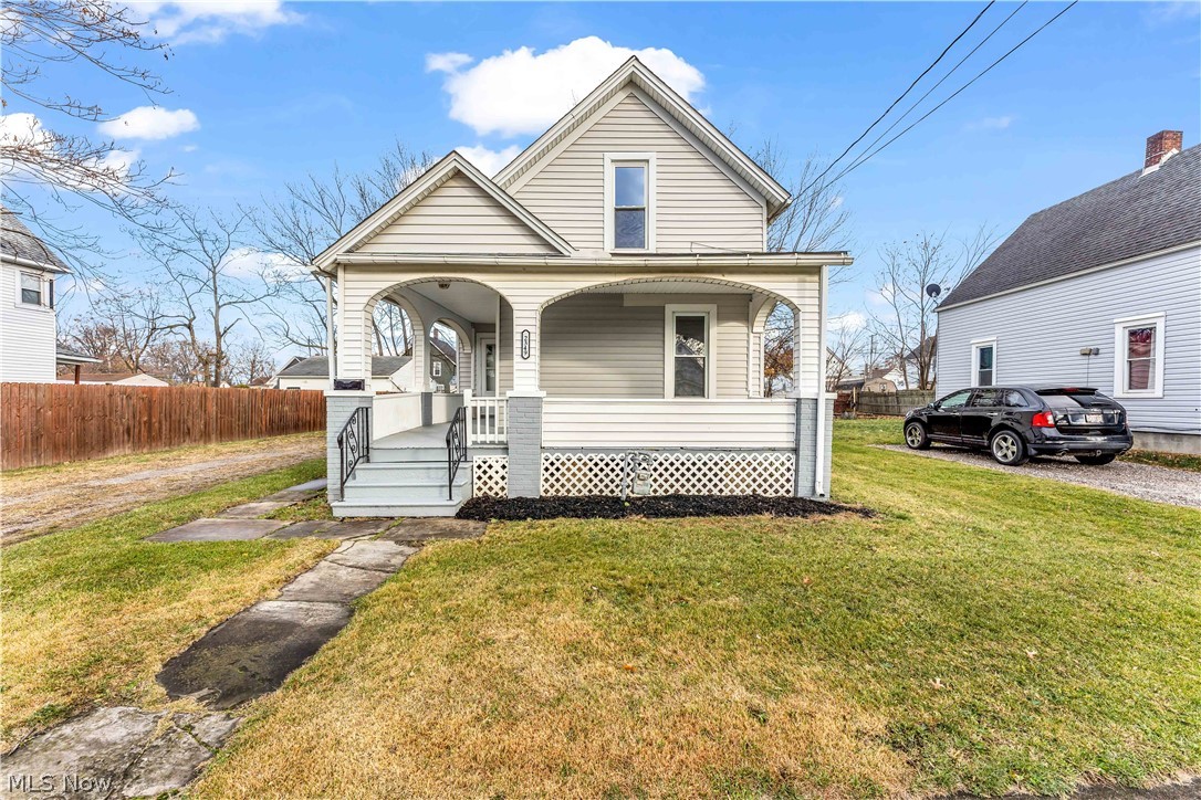 2349 Kelly Pl, Lorain - 3 bed 1 bath single family home!//
$879 rent/ $1,758 deposit//
Deposit Free Option via RHINO! Ask us about this program today for all approved applicants!//
$49 application fee per adult//
NO SMOKING//
1 time $129 non-refundable set up fee paid at lease signing//
$30/month required resident benefit package; can include personal property/liability insurance for an additional $5/month for $35/month total. //
All applicants are required to fill out a PetScreening app, found on our website directly on the app before being processed. Even if you have NO pets - this app must be filled out. One-time, non-refundable pet fee of $200-300 per animal applies to all pets & must be paid prior to or when you pay your first month rent. (No fee for qualified assistance animals). //
Our app is processed through secure site: Findigs, they require ID & income verification. W/O this, your app will not be processed. They offer24/7chat support on their app directly fo