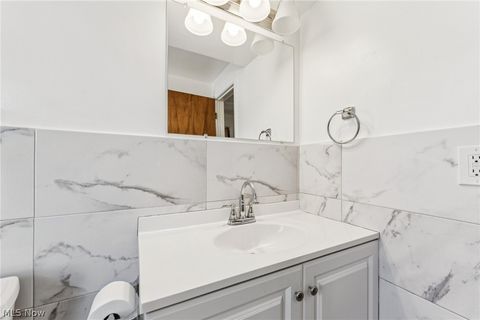 Tiny photo for 5039 Fairlawn Road, Lyndhurst, OH 44124 (MLS # 5190362)