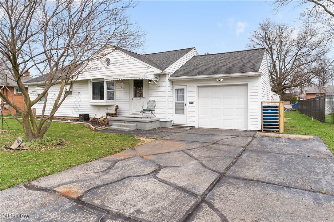 983 Beechwood Drive, Girard, Ohio image 2