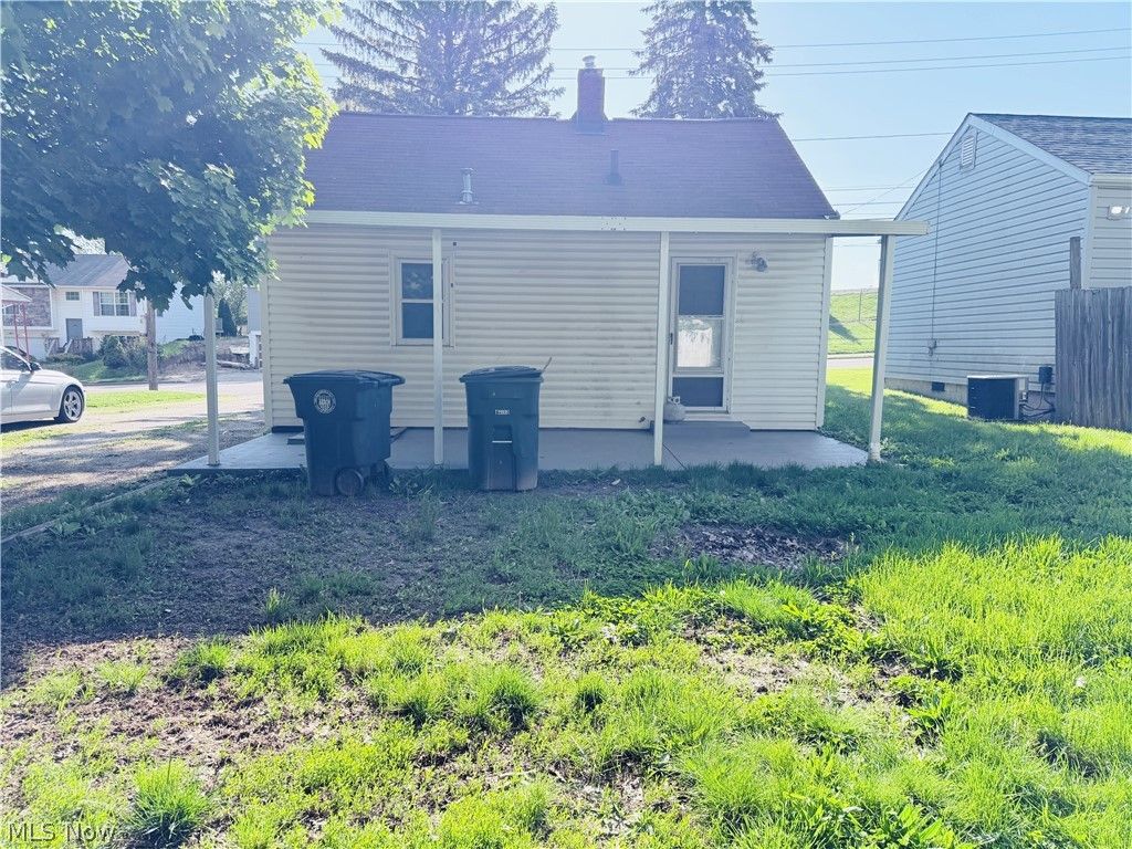 Photo of 978 Kelly Avenue, Akron, OH 44306 (MLS # 5212344)