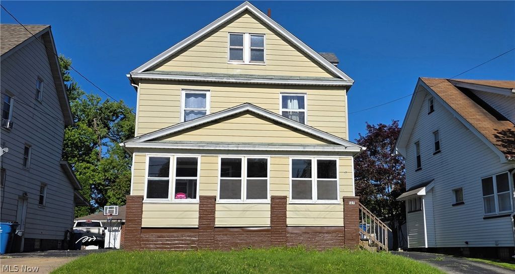 Photo of 127 Courtland Avenue, Campbell, OH 44405 (MLS # 5213853)