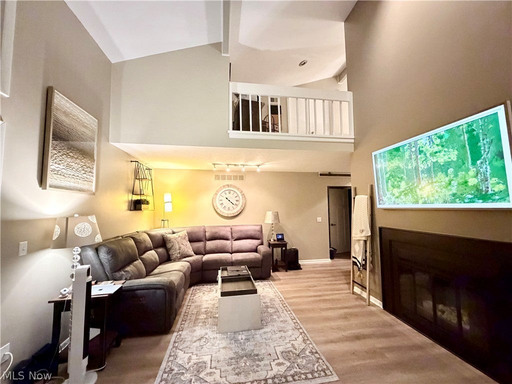 7019 Windward Hills Drive 011
