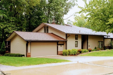 Condo For Sale - 7019 Windward Hills Drive #011<br/> Cuyahoga County, Brecksville, OH 44141