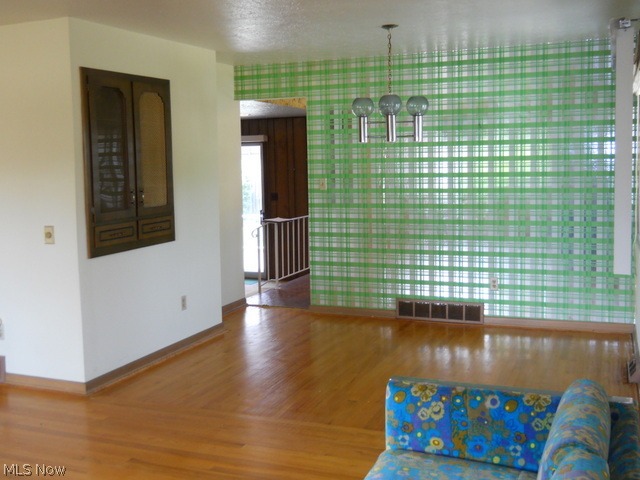 Russell Ave - Residential