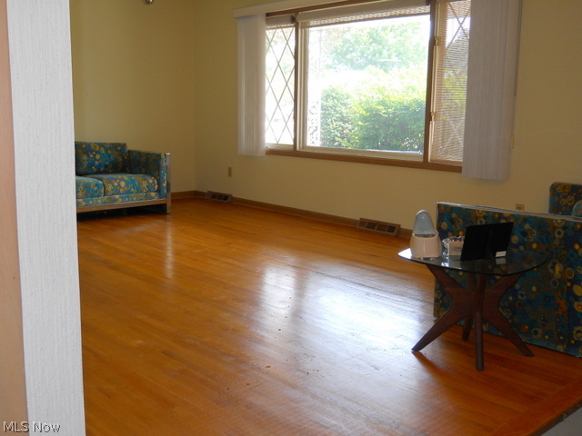 Russell Ave - Residential