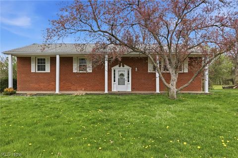 Photo of 3252 Dellwood Avenue NW, Canton, OH 44708 (MLS # 5215145)