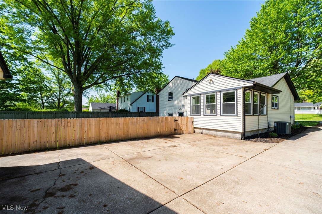 33 N Hillside Road, Canfield, Ohio image 16