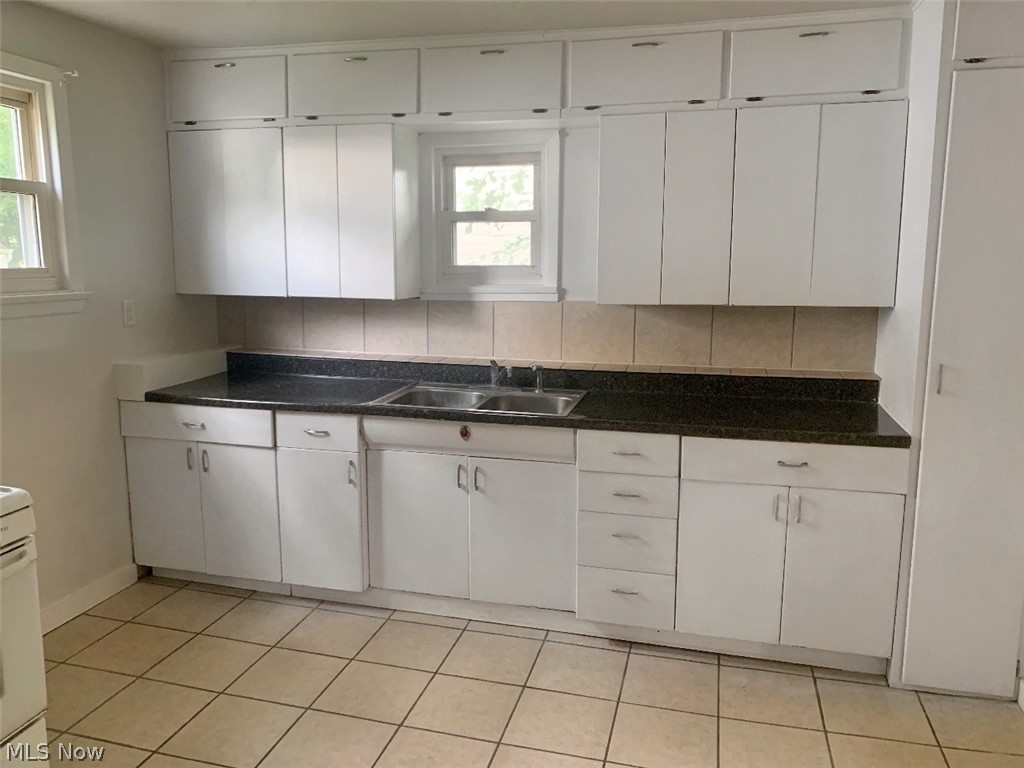 Carl Roevuck Resub/Nihousen Al - Residential Lease