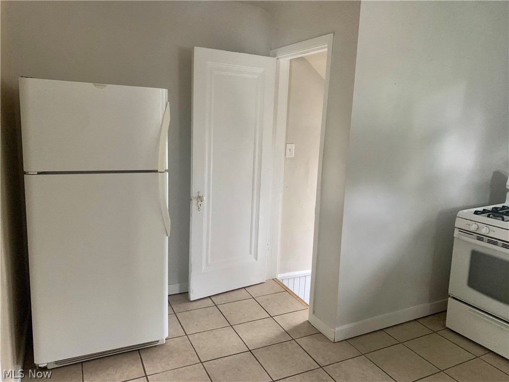 Carl Roevuck Resub/Nihousen Al - Residential Lease