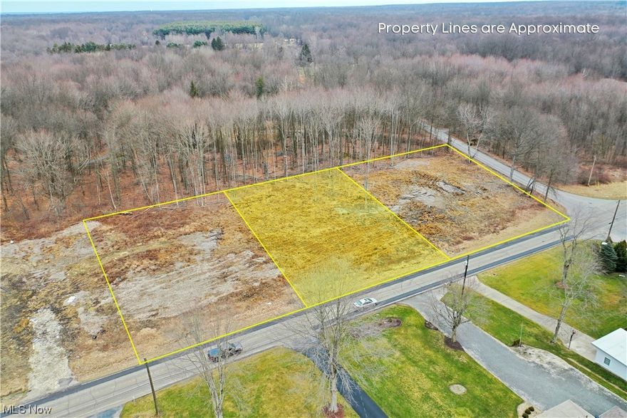 Take advantage of this amazing building site that provides all public utilities in Howland Township. This .861 acre lot is the perfect location with access to highways yet close to shopping and wonderful dining. This property has an exclusive builder that will customize your dream home. Some restrictions apply. What are you waiting for?