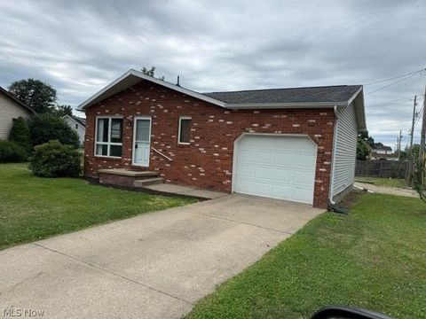 Homes For Sale - 880 Ray Avenue<br/> Tuscarawas County, New Philadelphia, OH 44663