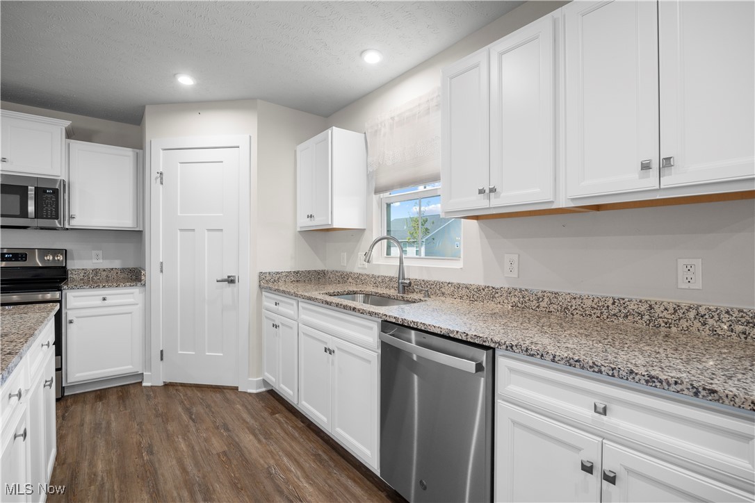 160 Eagle Circle, Amherst, Ohio image 13