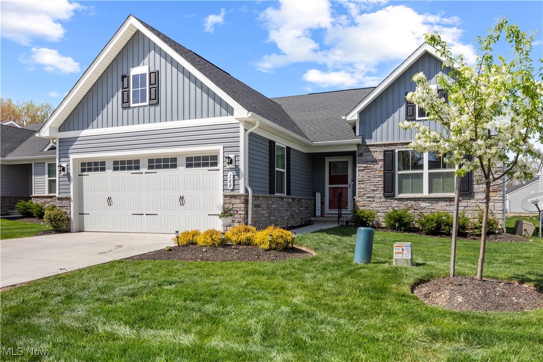 160 Eagle Circle, Amherst, Ohio image 1