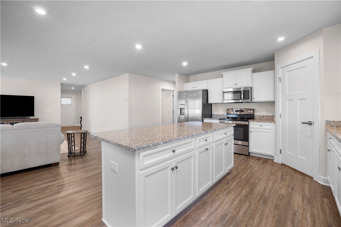 160 Eagle Circle, Amherst, Ohio image 12