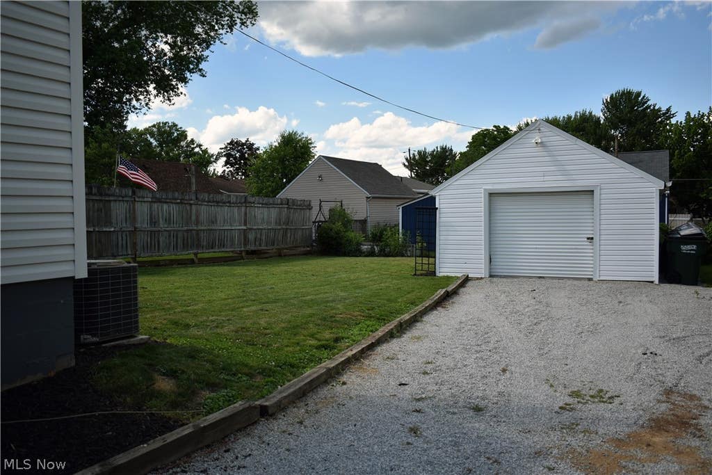 Photo of 1085 Stratford Street, Barberton, OH 44203 (MLS # 5220953)