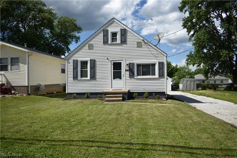 Homes For Sale - 1085 Stratford Street<br/> Barberton, OH 44203