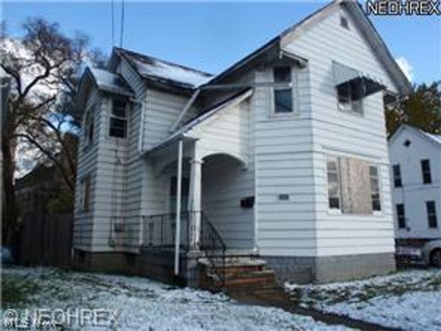 Century home with 3 bdrms 1452 sq ft  on small city lot