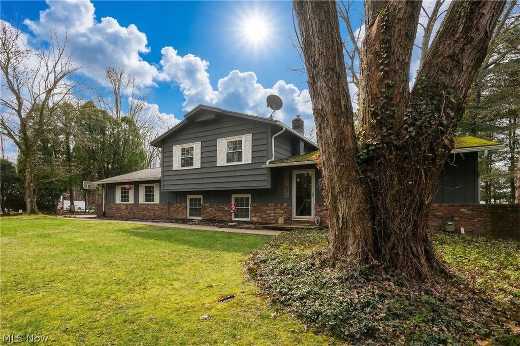 Photo of 1420 Trails End Drive, New Franklin, OH 44216 (MLS # 5192889)